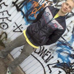 ik ben dol op hardcore/hardstyle en jumpstyle.
ben facking hetro gelukkig.
en ben dol op bier.