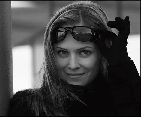 Hi I am Vanessa Beth in from Portugal,Play Poker online with site reviews, game rules, online poker strategy and more.