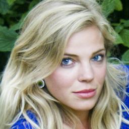 ZoeLVH's profile picture. Owner of @WunderWorkshop. Loving everything green & blue, Interior and Health.