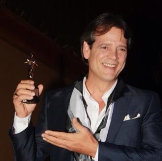 CARLOS GARIN TODAY. Spanish radio and faceboock live show. Carlos is a political analyst, actor and tv cuban-american host.