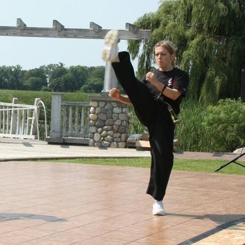 Analyst by day, server and airline worker by night.   Enjoy martial arts, working out, court shows, the ocean, and life.