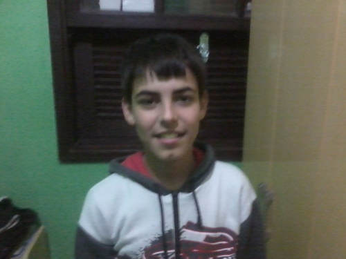 Gosto de dormir,jogar bola e só.
