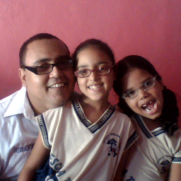 um cara familia feliz de bem com a vida
