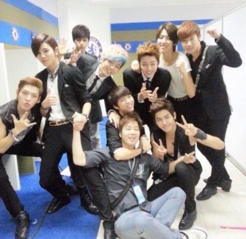 Debuted on 2010, June 9.
Debut stage: 2010, June 10 on MCD.
Official fan club name: Inspirit.
Fan color: Pearl Metal Gold.