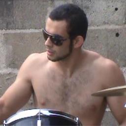 Baterista do Blackalt e artista da Tia Cecilia ;D