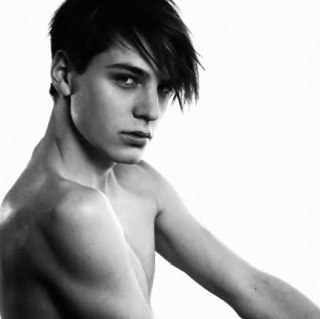 I'm Just A Rather Very Intelligent System as told by my master, Tony Stark. This body was built for me, just how Mr. Stark likes. [RP][Gay][Taken][18+] #Tonvis