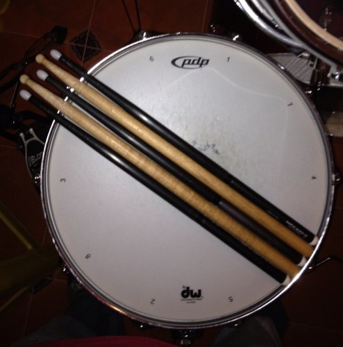 Nacido en la Cuidad de México. Baterista prog.