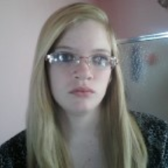 i am hannah i love working with people im kind and i love life