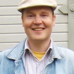 Arkistonhoitaja, kirjastonhoitaja ja freelance-toimittaja. Taustaltaan FM, tuorein koulutus laskentatoimen merkonomi.