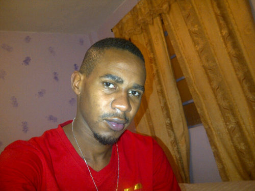 Simple, friendly, determined and easy to b with. I live mi!!