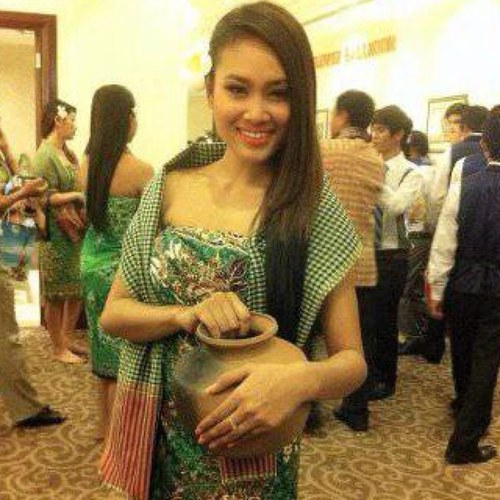 yanti3usw's profile picture. Dancer fashion travelling book art