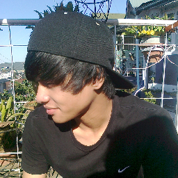I'M A 16 YEAR OLD GUY WHO IS A TOTAL BELIEBER AND A DIRECTIONER!! AND I TOTALLY LOVE TAYLOR SWIFT.. I THINK SHE'S AMAZING !