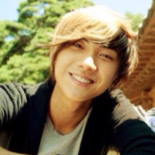 FTISLANDソン・スンヒョンbot(非公式)！Japanese only!！！甘め設定。 きょみのあるひとはふぉろーしてねぇ！ふぉろしたら@ちょうだい！仲良くしよねぇ^^＊ついほ用→@seunghyunnnnn_2 http://t.co/ucdprEPU