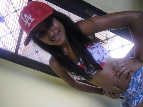 Não prometo final feliz pois não quero que tenha fim. - Oriente , Tenha fé que até, no lixão nasce flor ! 14 anos , escorpiana . Amo pollo ! *--*