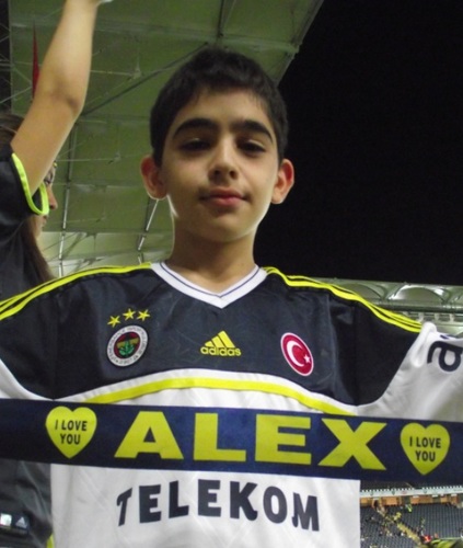 Ben 14 yaşındayım . Futbol delisiyim , arkadaş ortamını severim , tuttuğum takım
♥Fenerbahçe♥   #takipedenitakipederim
