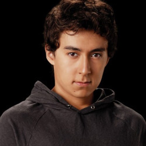 WolfBetaQuil's profile picture. Hey man, Im Quil. and I protect La Push, The Cullens, and my Claire-Bear @ClairesQuil Co-Owner of #BIF with @MamaE_Cullen & @ForksDoc Part of #TheBlackPack