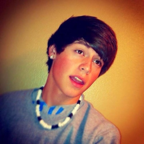 BACK UP ACCOUNT  want to know more follow me #teamsingle i love ryan (; (its a girl)