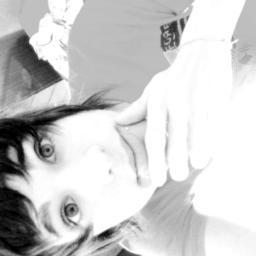 tetheu, um menino idiota..AFF