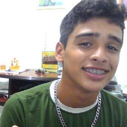 Sou torcedor em preto e branco
Gritando, torcendo, vibrando
Incentivando os guerreiros em campo
Não há lugar para outro time no meu coração