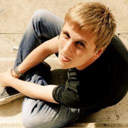 Foma_Subway's profile picture. С ненавистью к человечеству, с уважением к людям. Сферический олень в вакууме. Я бы себя не читал. Честно.