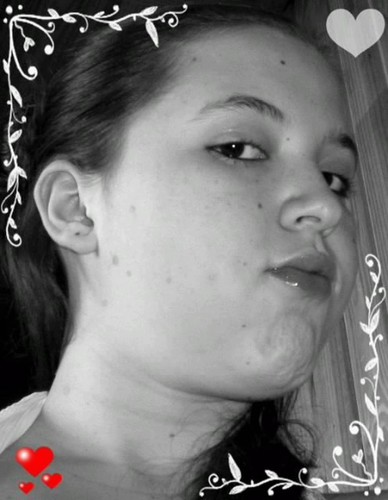 A palavra mãe não é um substantivo. É um verbo. Mãe é cuidar, brigar, chorar, brincar,  sorrir, ajudar, mudar, se preocupar, se irritar... Mãe é saber amar
