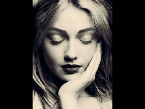 DakotaFanning43's profile picture. This is my Official account.