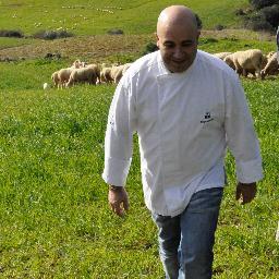 Cocinando y haciendo felices a los estómagos de medio mundo.