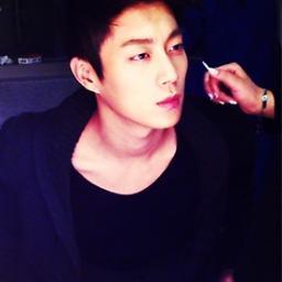 Runtoyoon's profile picture. 윤두준 1호 팬카페 런투유 트위터/ Daum no.1 BEAST Yoon du jun fan cafe Run To You Twitter.
