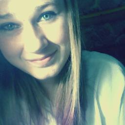 I'm Nicole! Softball and my Boo is my life follow me I'll follow back(: Jeff 11/16/12(: