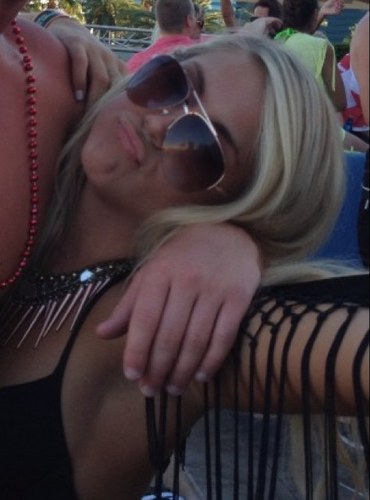 courtmoorhead's profile picture. trying to make the most of the dash in between