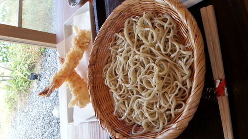 蕎麦界の名店「翁」の高橋名人を師匠に持つ蕎麦職人笘居が営む蕎麦屋です。蕎麦粉から拘る手前どもの蕎麦は蕎麦通にも満足いただいています。ロケーションも素晴らしいですのでぜひ一度ご来店ください。