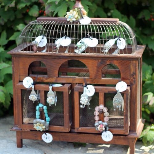 Trendy, unique, handmade jewelry, fashion apparel, decor items and body products.
