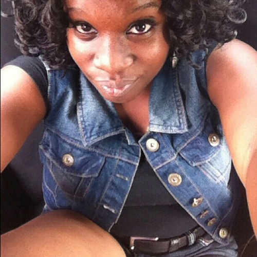 im jamees' god mother  &nd no need fa da bio im mee idoes this ✂ shxt &nd im class of '11 &nd '12