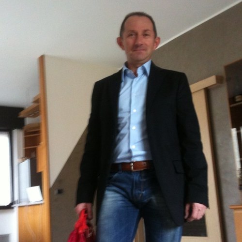 lavezzari64's profile picture. 