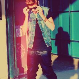 Hello My Name is ValentinaEscarlett and I'm a belieber y Hunters:3
Facebook:http://t.co/H77s148P