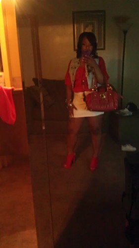 Im a great catch,daughter,sister,friend,inventor,and mother,i love my son he's my world.im 24with my own everthing.i get my way!