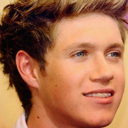 Hi i'm Sabrina i'm a directioner and i like little mix ❤If you follow me I follow back ❤