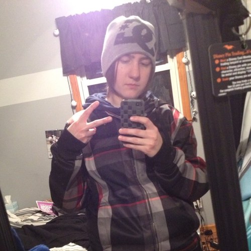 nikersz's profile picture. We accept the Love we think we Deserve