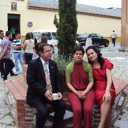 administrativo comercia(empleado de oficina) jardineria,  mecanografia al tacto y expecta en ordenadores.