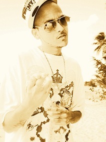 Recording Artist  https://t.co/9OTJx1zNHT   Features  yungcroix@gmail.com