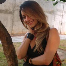 Curiosa³, um pouco louca, 'um muito' risonha, apaixonada pela VIDA e por ARTE - o que dá no mesmo - futura jornalista (yn) ;)
Ah, sim: e geminiana (ops!)