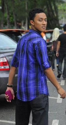Cepat berasa gusar bile peha kiri dan kanan berselisih faham