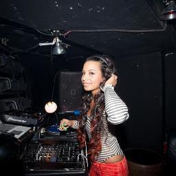 Official writer over @ http://t.co/nafsW4mW come get the latest news on sports, music, entertainment, girls, style, & new technology...