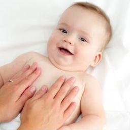 Bumps & Bambinos offers 5-week Baby Massage courses in Amersham and Chesham. Group Massage | 1-to-1 | Premature Groups | Dads Classes