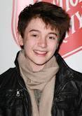 Hi Saya seorang greysonator yang suka musik dan menggambar :)