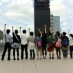 日常にもっと遊びを！不思議なチョークで窓ガラスにライブペインティングをしながら、誰でも自由に参加できる遊び場をつくっています♪

目的は無いです。描くという体験が楽しくて大人が夢中になって遊んでいればそれで良い。
一緒に遊んでくれるアーティスト、美大生、絵を描くの大好きな方を随時募集中♪