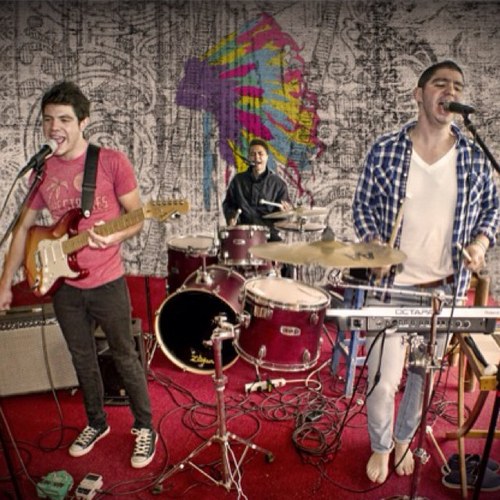 Treebumusic's profile picture. Grupo de rock procedente de México D.F.
Integrantes
Nick: Guitarra y Voz
Xchel: Batería
Sebas: Octapad y percusiones
Adrian: Bajo