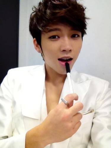 infiniteのウヒョンbotです~!仲良くしてください^^全手動です!!どんどん絡みましょう♡♡基本絡みはオールマイティー!優しくもするし甘くもするよ?kkk