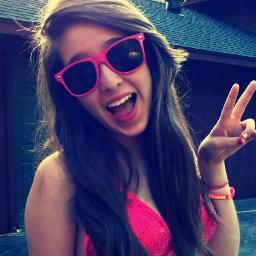 My name is Alexandra, I'm from L.A.
they speak Spanish and English (obviously)
'm Rusher, Belieber and directioner ♥