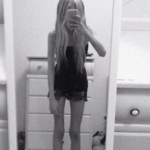 BeSMALLForever's profile picture. I dont use this account anymore!! Please follow my new account (LittleMissThinn) instead of this one! Thanks lovelies!